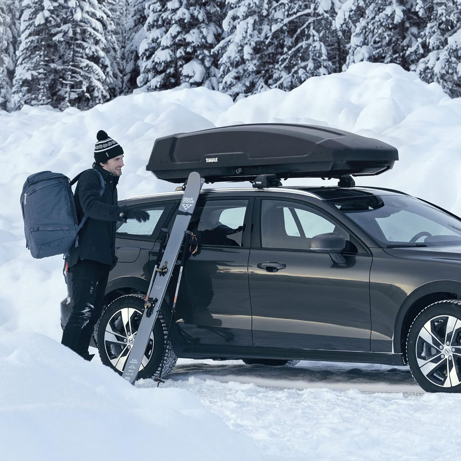Thule Force XT Black Aeroskin,