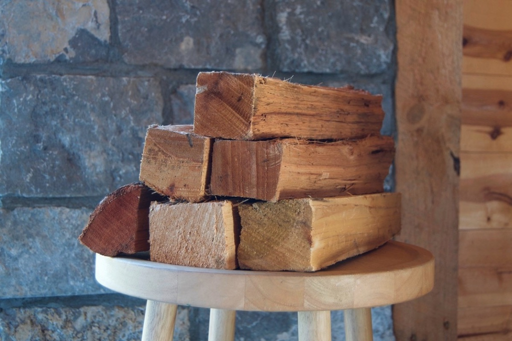 AXE AND KINOLE 4-Stack | Mixed Hardwood Firewood